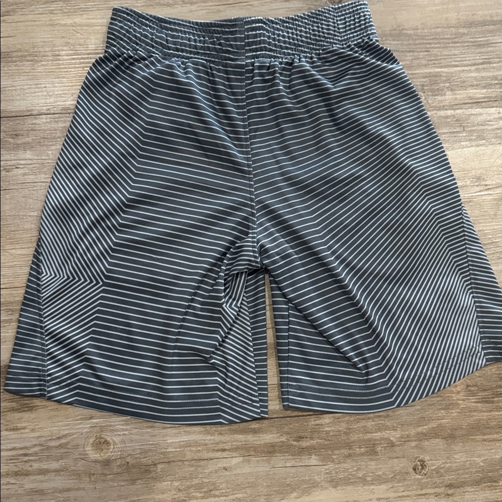 BOGO! Boys Under Armour athletic wear outfit - Picture 7 of 8